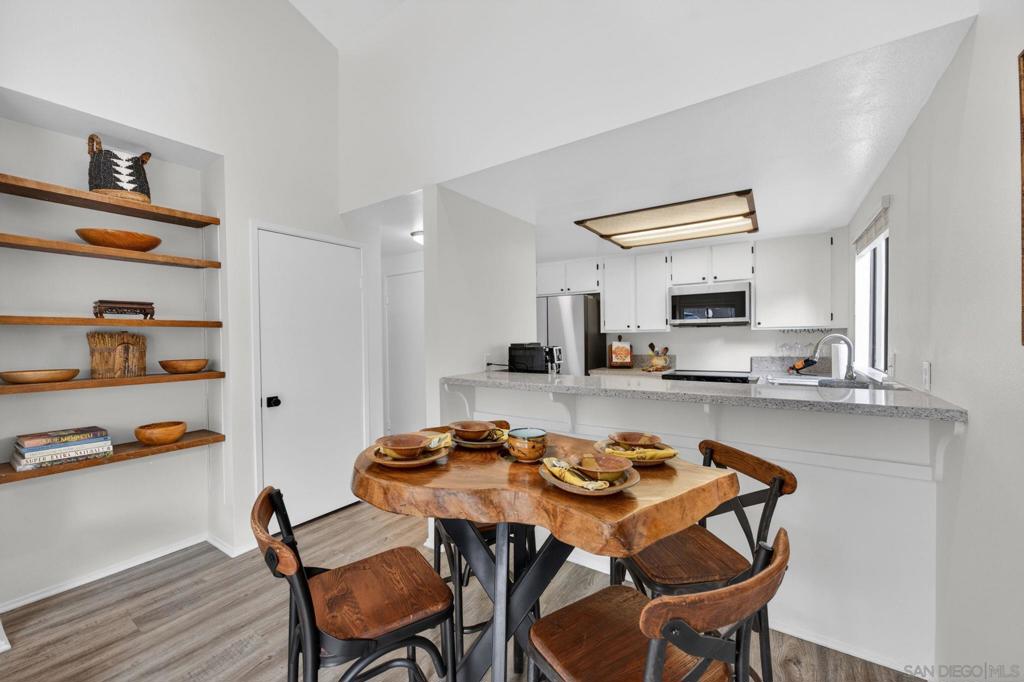 8356 Via Sonoma D, La Jolla CA 92037