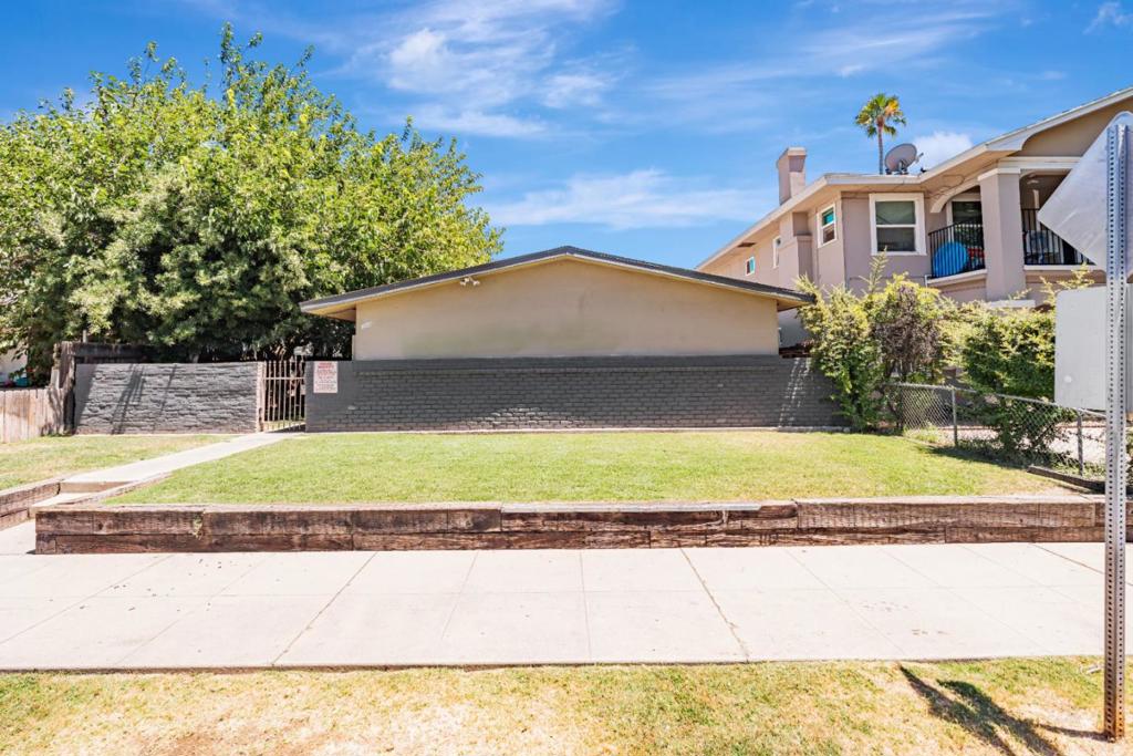 360 N Calaveras Street