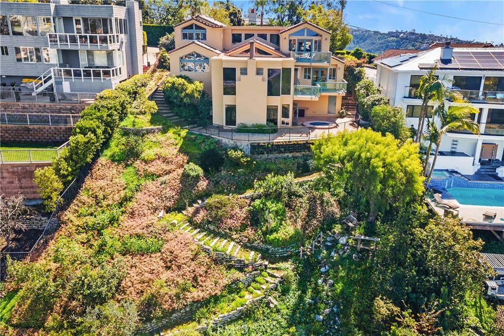 2210 Temple Hills Drive