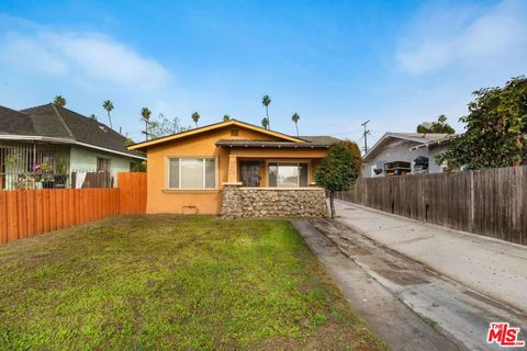 Photo of 333 W 70th Street, Los Angeles, CA 90003 (MLS # 25627037)
