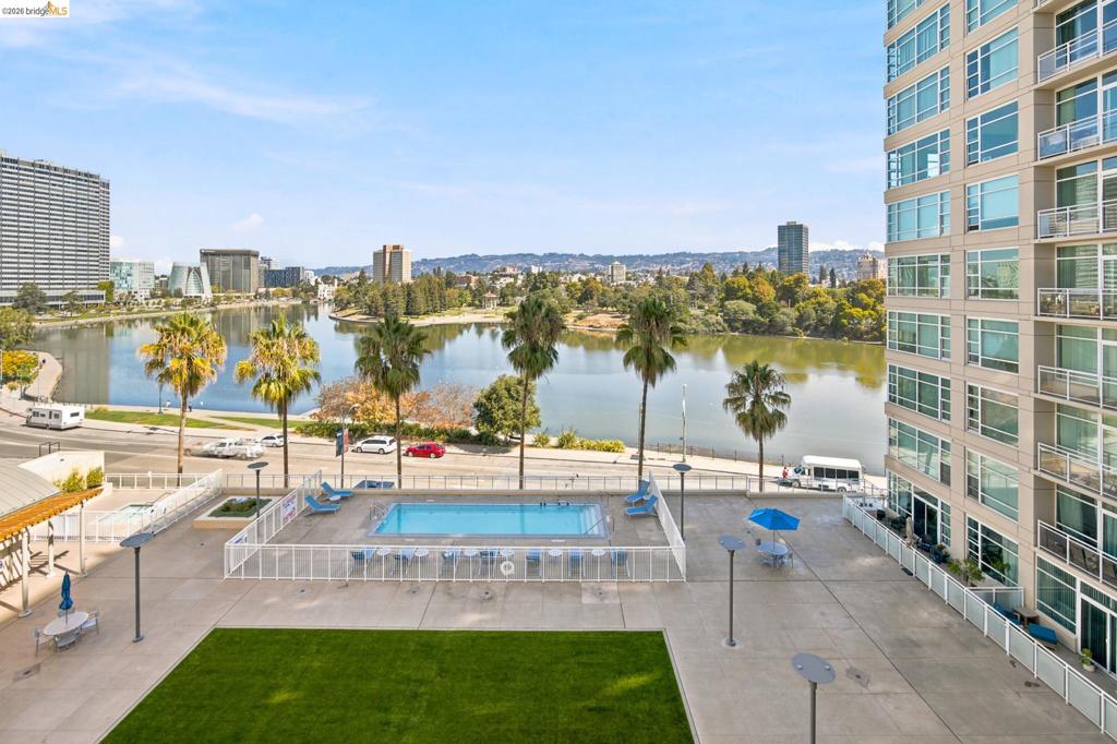 1 Lakeside Dr 607