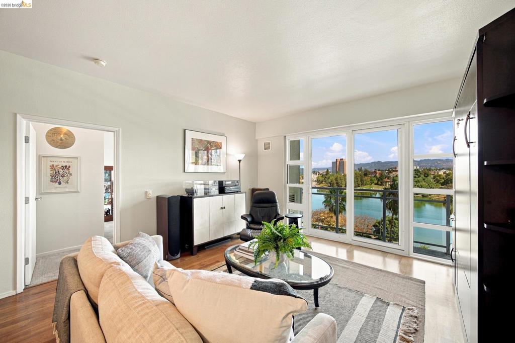 1 Lakeside Dr 607
