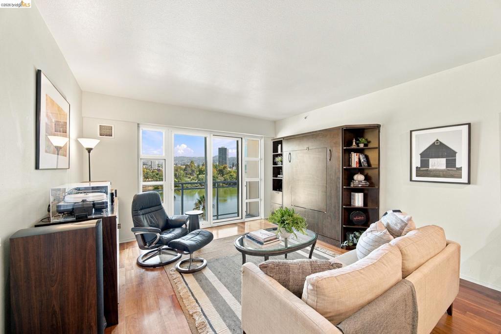1 Lakeside Dr 607