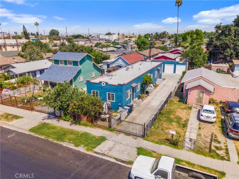Photo of 135 E 77th Street, Los Angeles, CA 90003 (MLS # CV26185549)