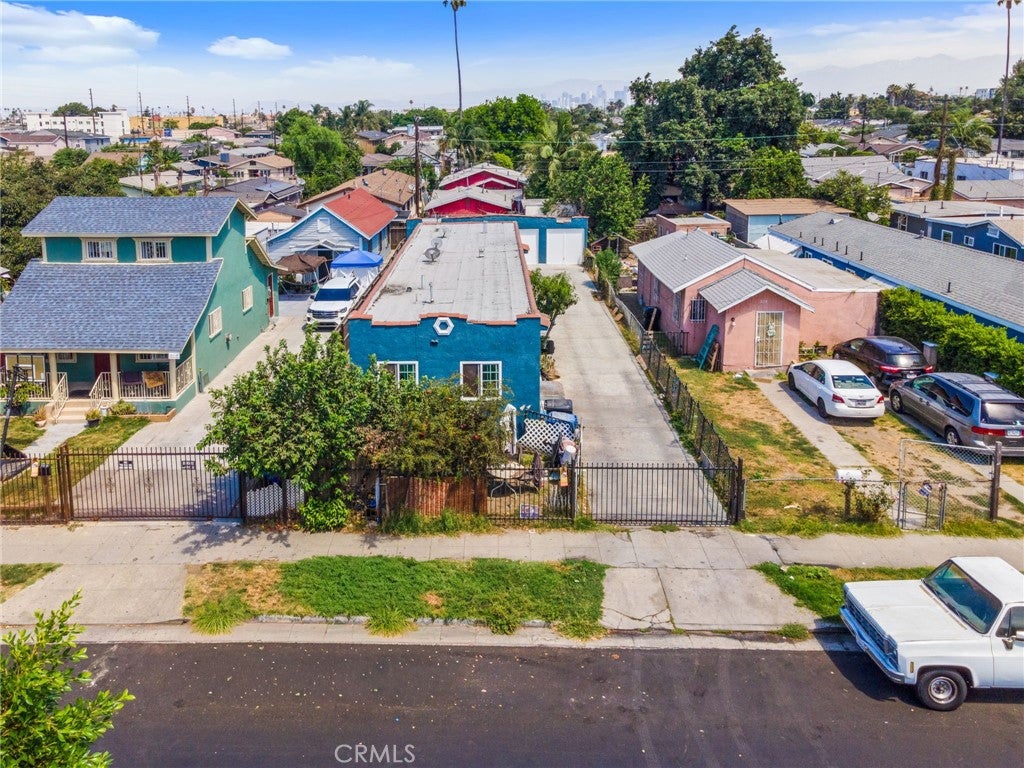 Photo of 135 E 77th Street, Los Angeles, CA 90003 (MLS # CV26185549)