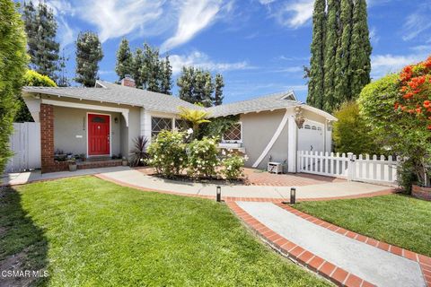 Photo of 23204 Leonora Drive, Woodland Hills, CA 91367 (MLS # 225002906)