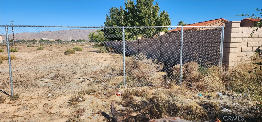 Apple Valley Commercial Parcel
Approx. 1.036-acre commercial parcel located near Highway 18 in Apple Valley. Features include full perimeter fencing, level terrain, and convenient street access. Situated within a developed business area with nearby commercial activity and utilities available in the vicinity.