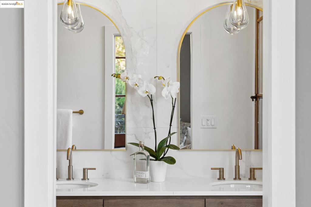 DOWNTOWN LAF - Residential