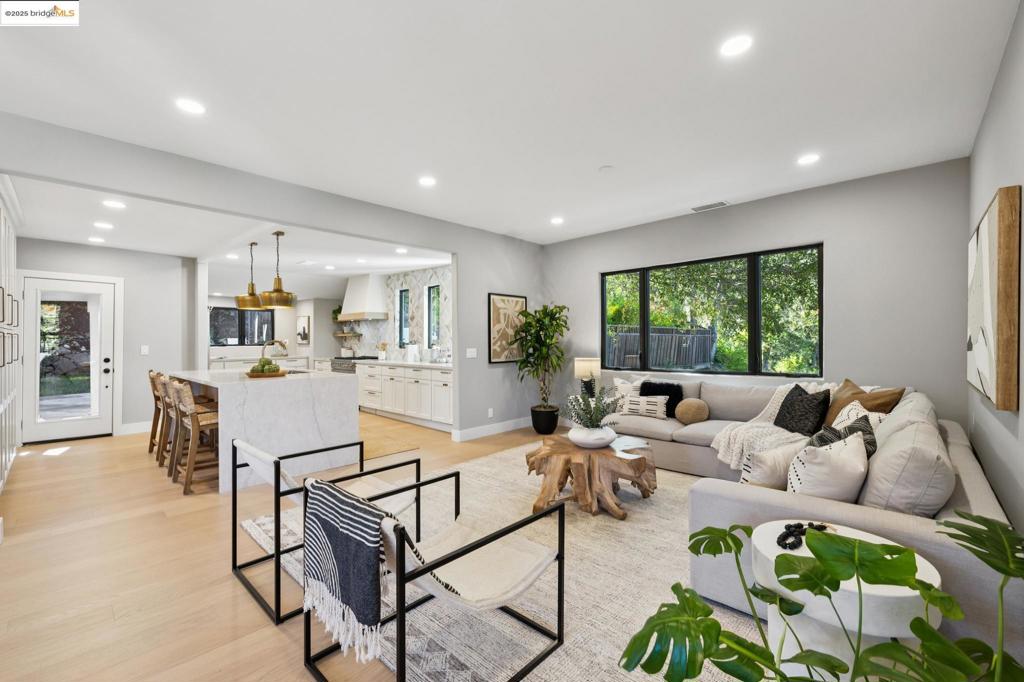 DOWNTOWN LAF - Residential