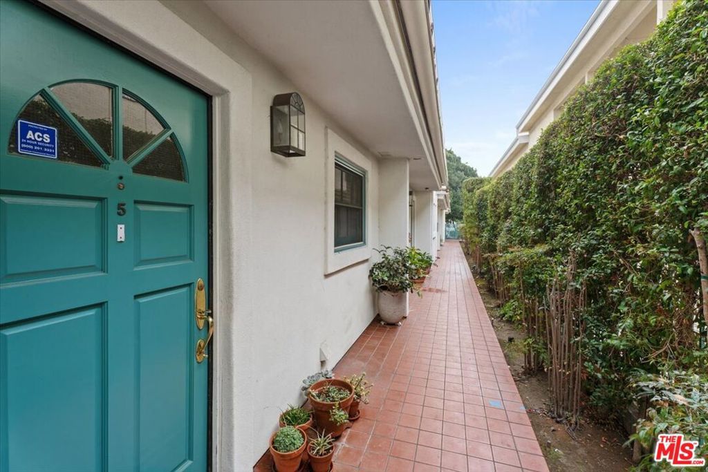 Photo of 1121 Princeton Street #5, Santa Monica, CA 90403 (MLS # 26665081)