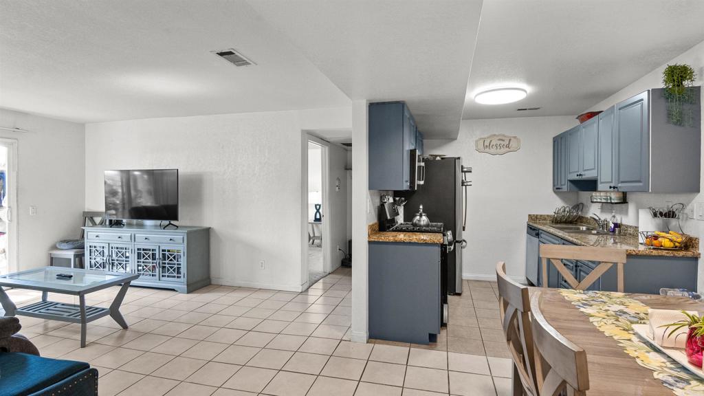 240 W Lincoln Ave 39