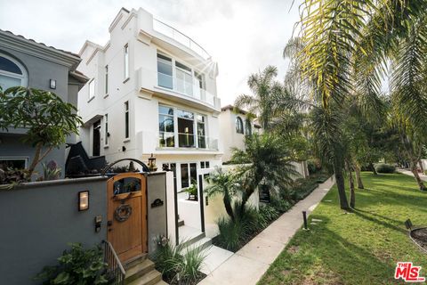 Photo of 142 Union Jack Mall, Marina Del Rey, CA 90292 (MLS # 25617589)