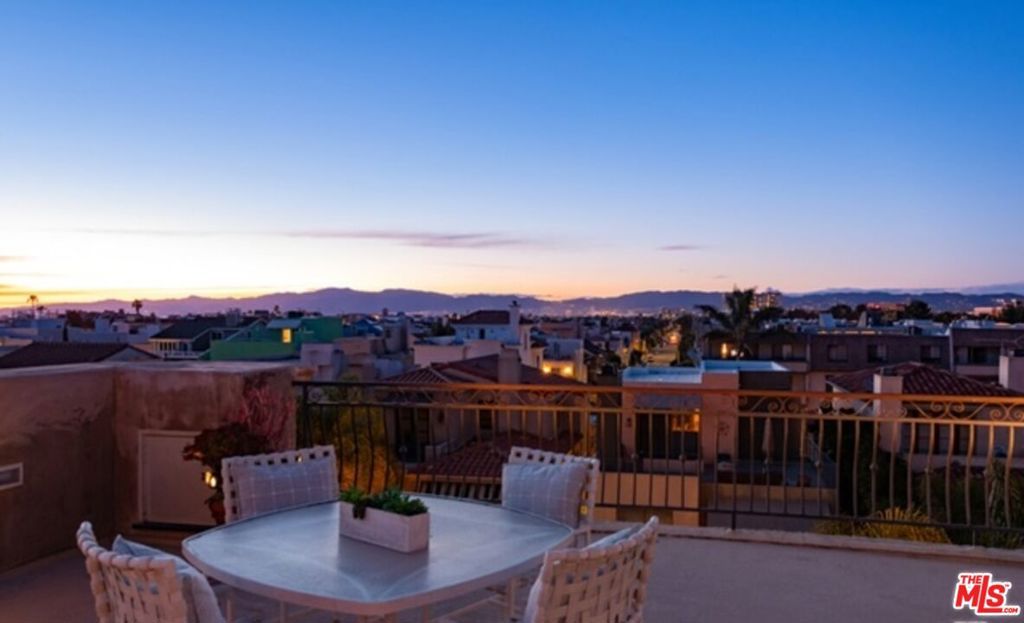 Photo of 142 Union Jack Mall, Marina Del Rey, CA 90292 (MLS # 25617589)