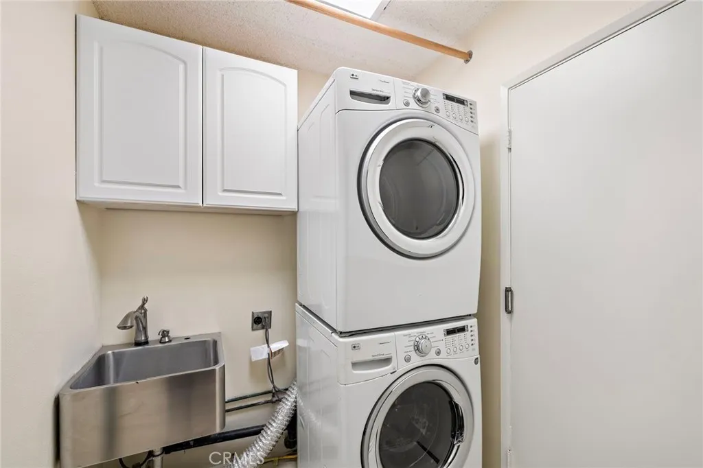 Laguna Niguel, California 92677, United States, 4 Bedrooms Bedrooms, ,2 BathroomsBathrooms,Residential,Active,238208