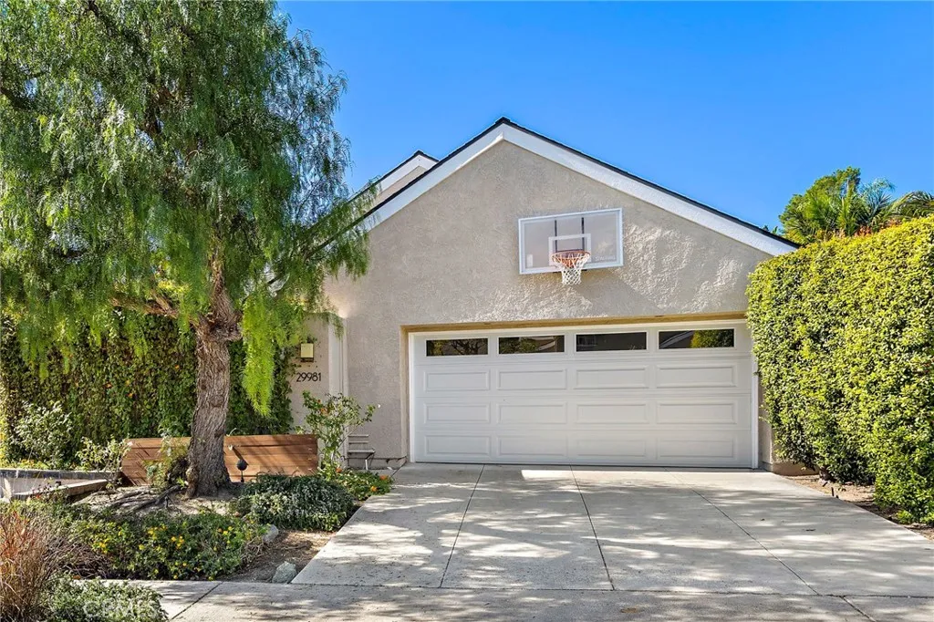 Laguna Niguel, California 92677, United States, 4 Bedrooms Bedrooms, ,2 BathroomsBathrooms,Residential,Active,238208