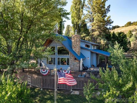 Photo of 1209 Farmer Rd, Julian, CA 92036 (MLS # 260008129SD)