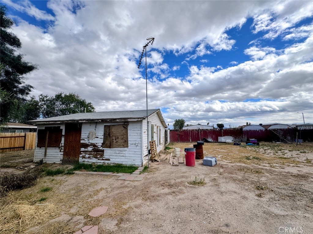 168 N Acacia Street