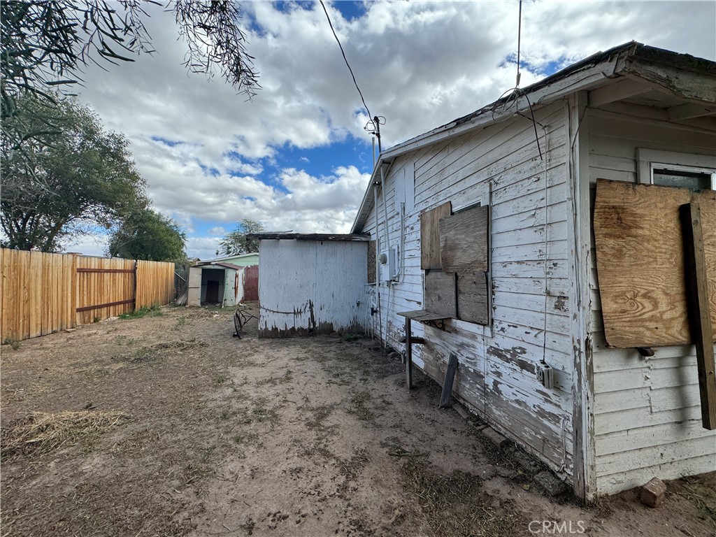168 N Acacia Street