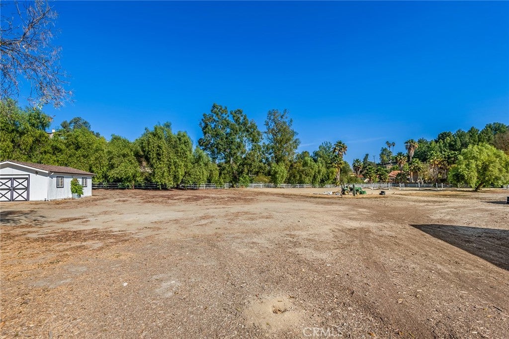 5547 PARADISE VALLEY Road