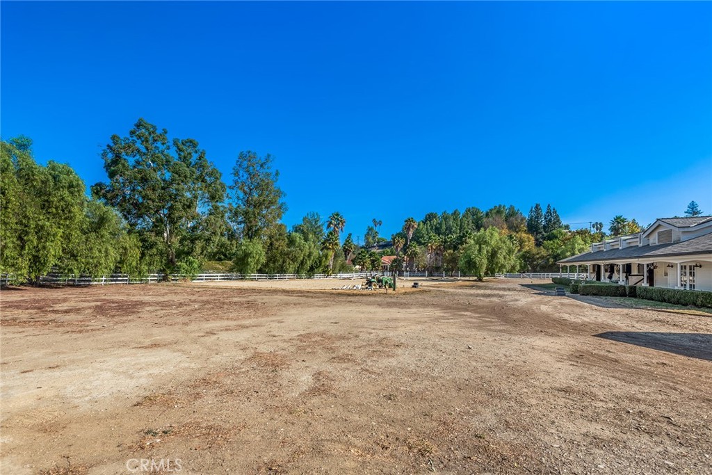 5547 PARADISE VALLEY Road