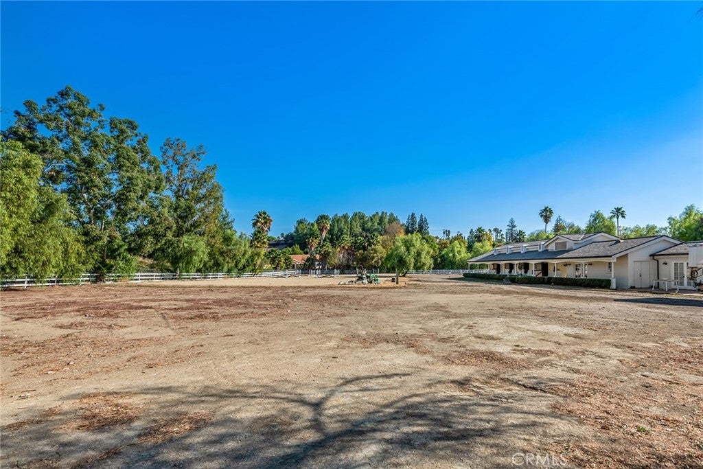 5547 PARADISE VALLEY Road