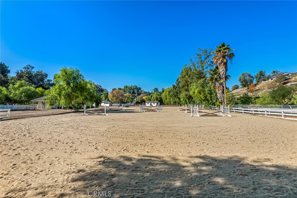 5547 PARADISE VALLEY Road