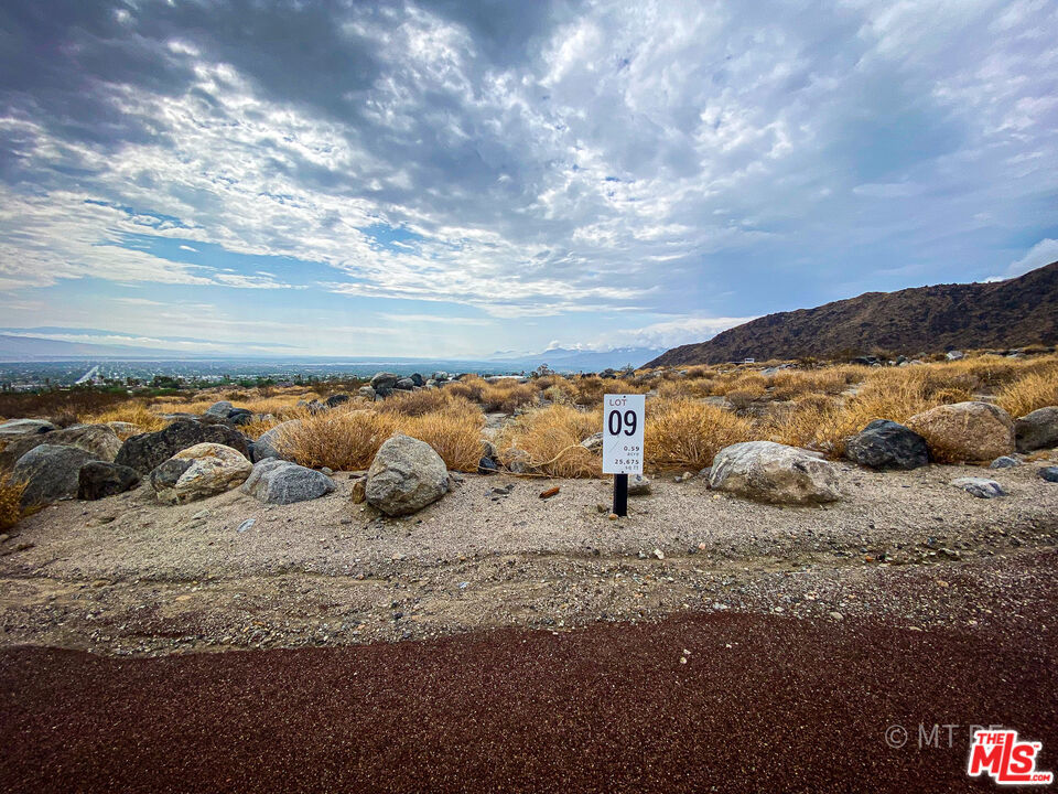 Desert Palisades - Land