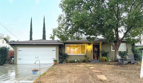Photo of 31837 Florida Street, Redlands, CA 92373 (MLS # CV25189583) Photo of 31837 Florida Street, Redlands, CA 92373 (MLS # CV25189583)