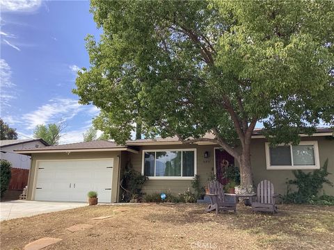 Photo of 31837 Florida Street, Redlands, CA 92373 (MLS # CV25189583)
