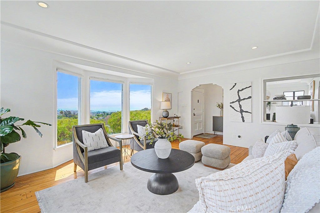 923 S Dodson