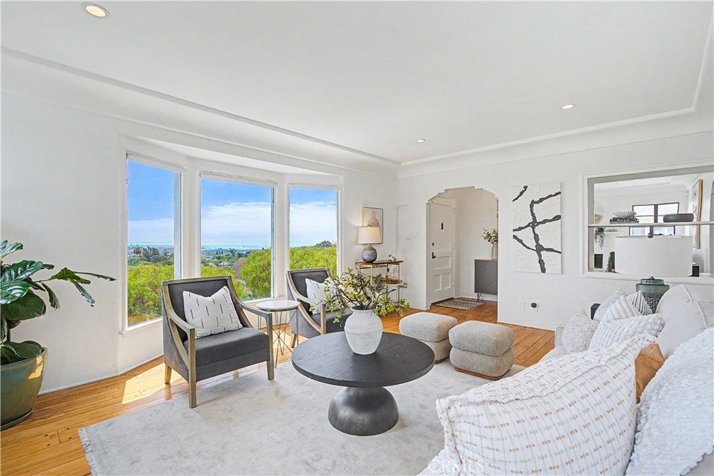 923 S Dodson