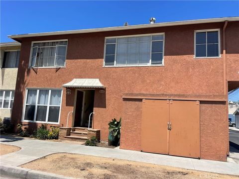 Photo of 15 Cerritos Pl, Long Beach, CA 90802 (MLS # RS25269659)
