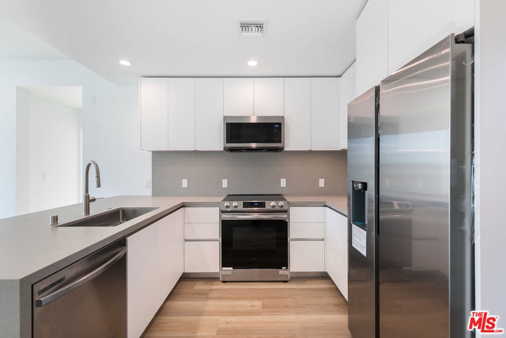 Photo of 829 Larrabee Street #201, West Hollywood, CA 90069 (MLS # 26102196)