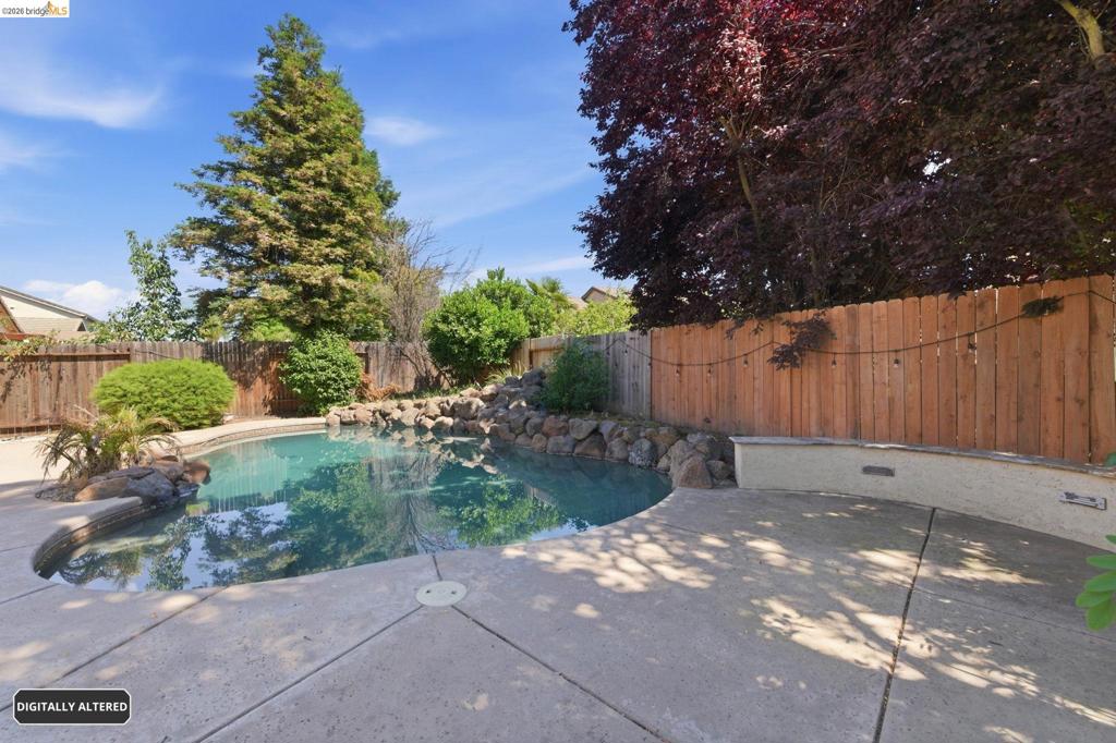 3338 La Cadena Way