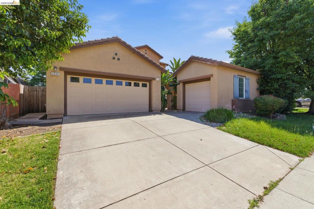 3338 La Cadena Way