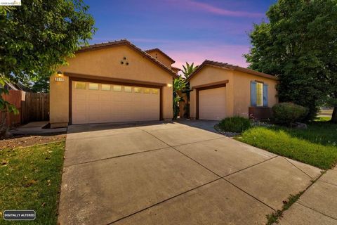 Photo of 3338 La Cadena Way Way, Sacramento, CA 95835 (MLS # 41134431)