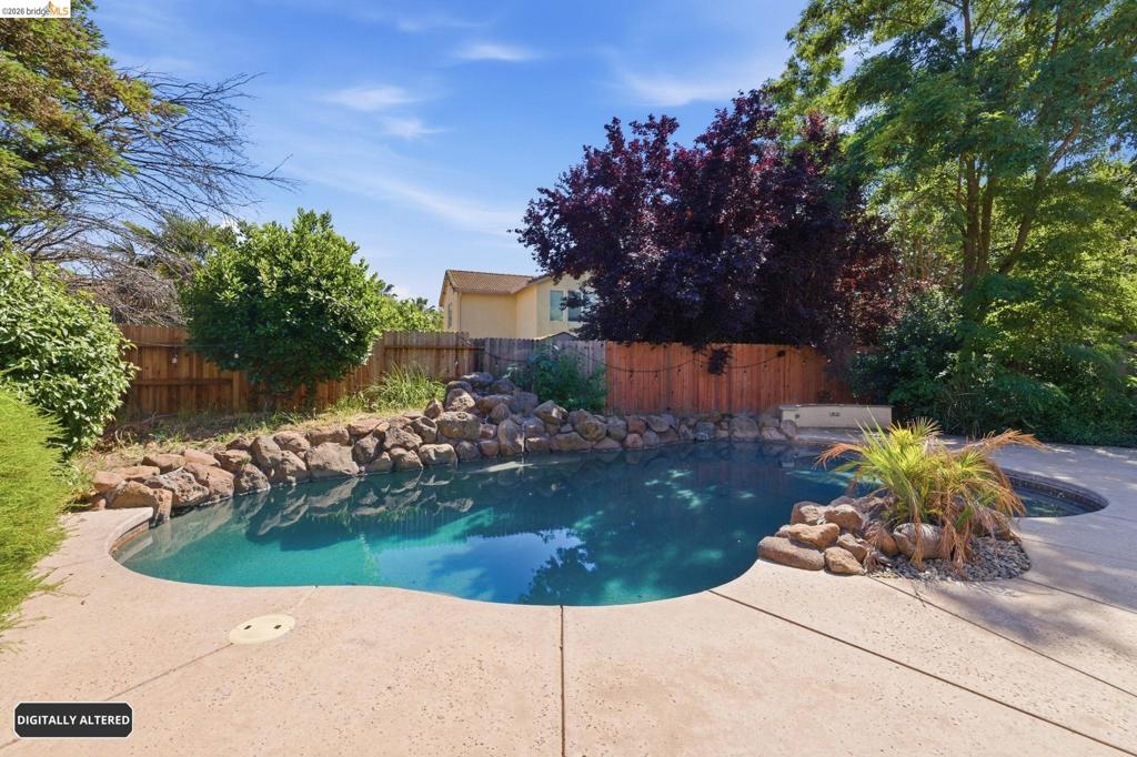 3338 La Cadena Way