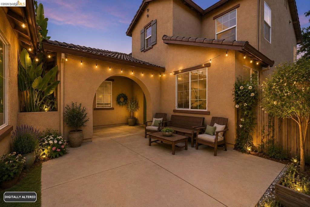 3338 La Cadena Way