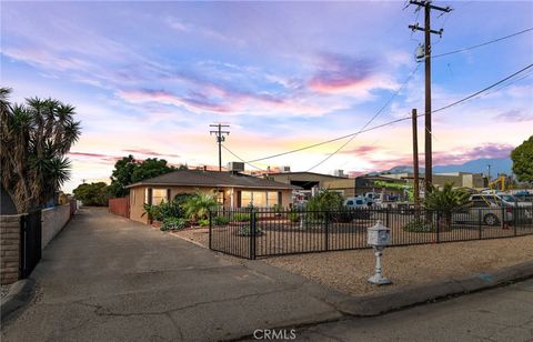 Photo of 10180 Redwood Ave, Fontana, CA 92335 (MLS # CV26044768)