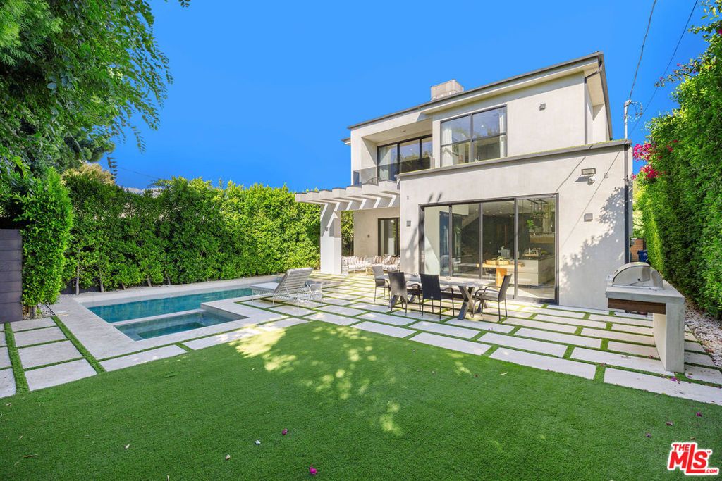 Photo of 4527 Simpson Avenue, Studio City, CA 91607 (MLS # 25595491)