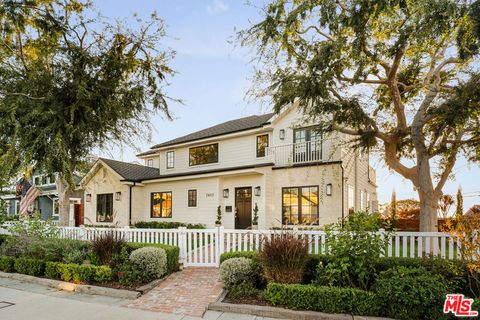 Photo of 7403 Stewart Avenue, Los Angeles, CA 90045 (MLS # 26661763)