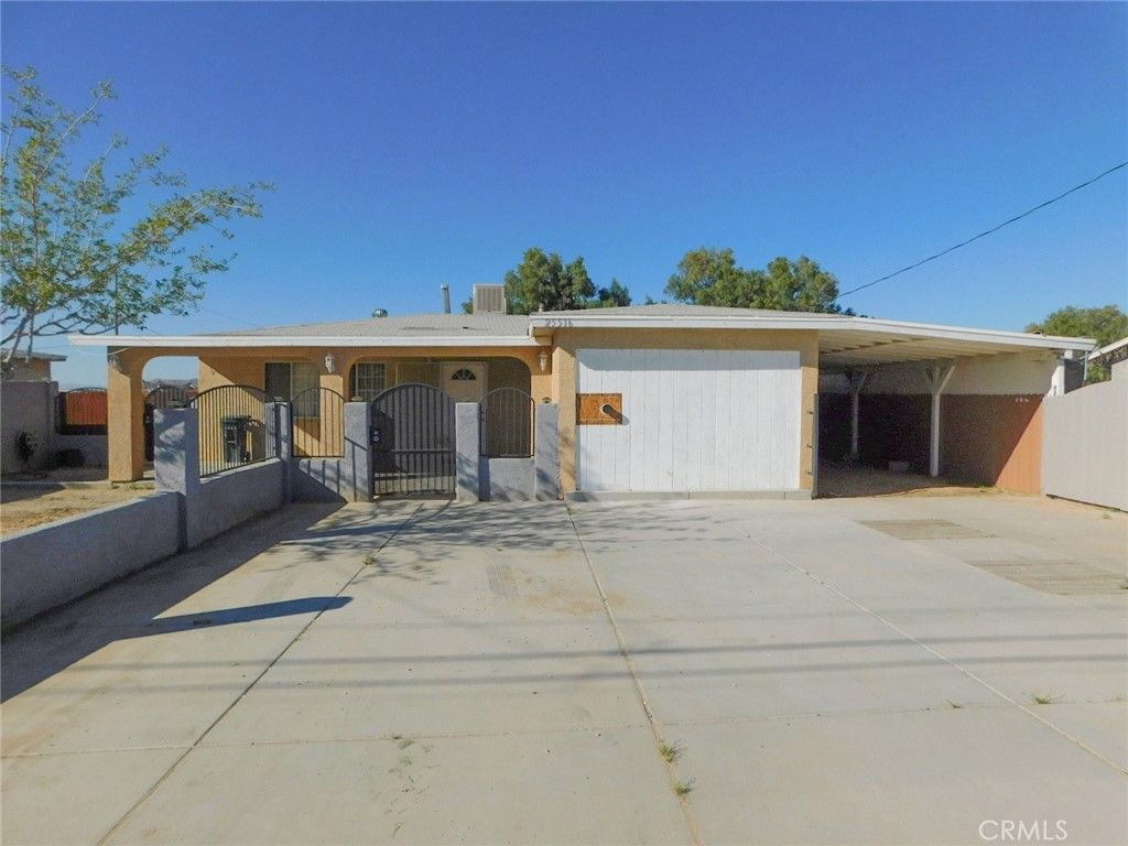 Photo of 25516 Agate Rd, Barstow, CA 92311 (MLS # CV26081585)