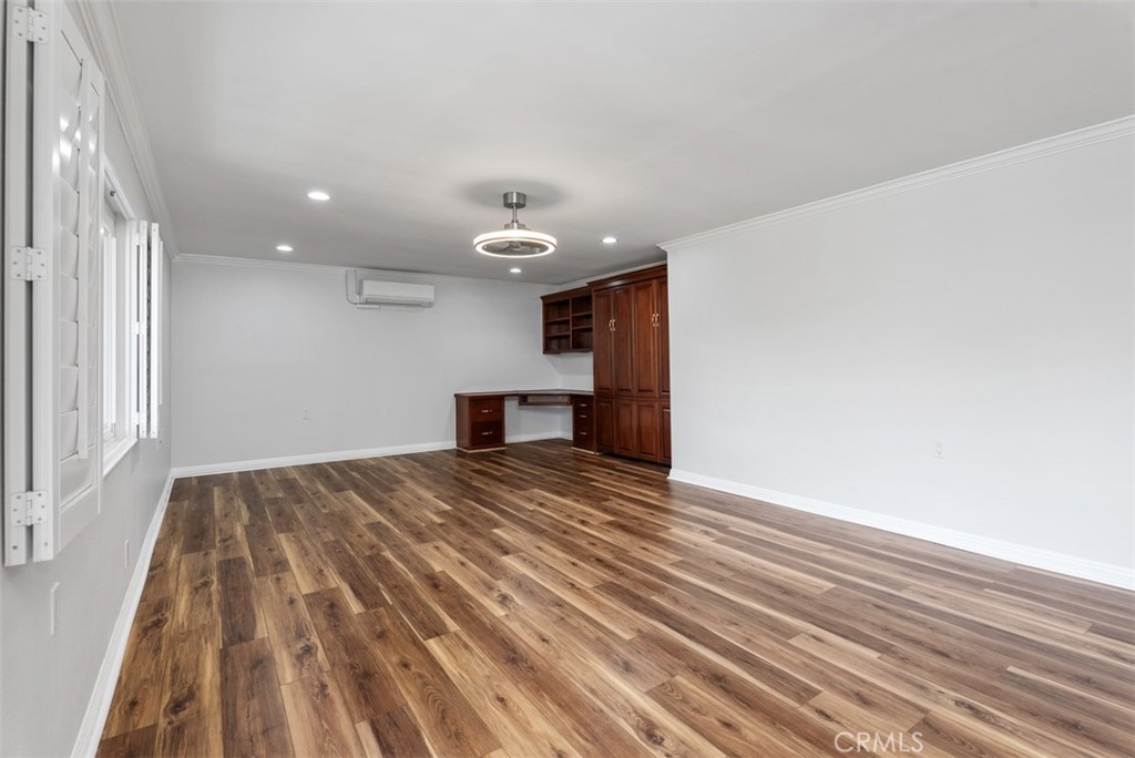 2392 Via Mariposa W 3B