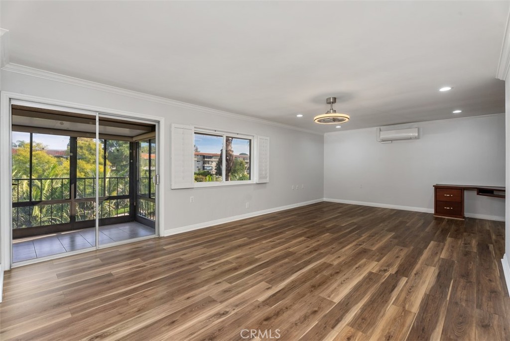 2392 Via Mariposa W 3B