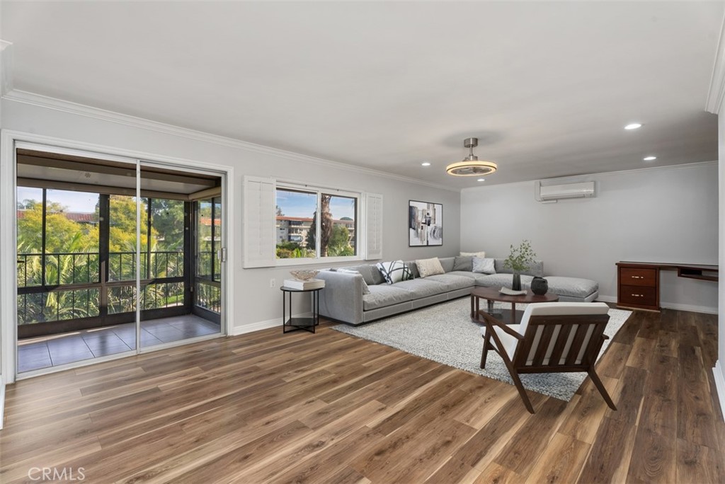 2392 Via Mariposa W 3B