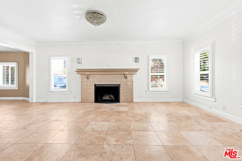 570 S Van Ness Avenue