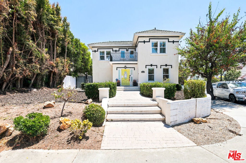 570 S Van Ness Avenue