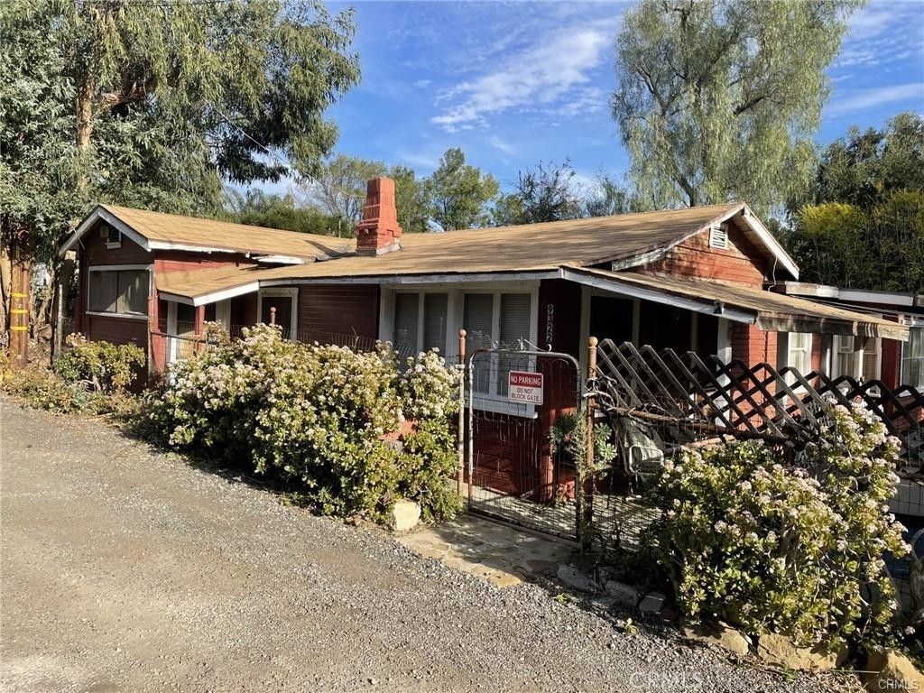 Photo of 9322 FRANKLIN Street, Chatsworth, CA 91311 (MLS # SR25218586)