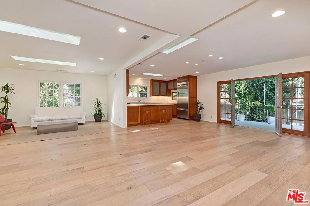 7586 Woodrow Wilson Drive