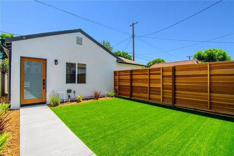 Photo of 6518 Zelzah Avenue, Reseda, CA 91335 (MLS # SR26073495)